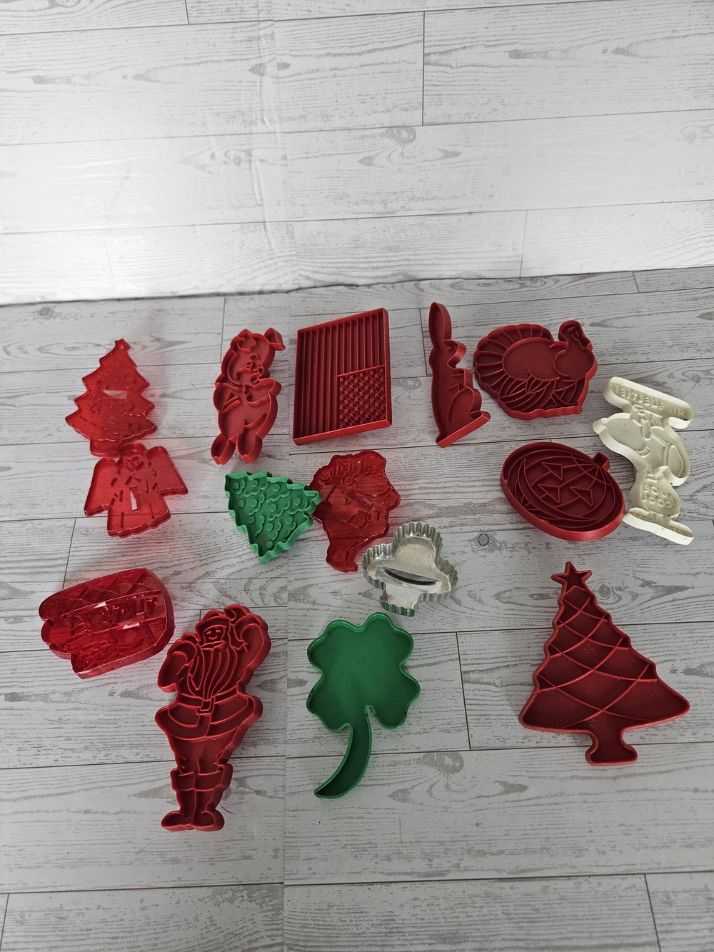 Vintage Tupperware & Character Holiday Cookie Cutter Lot of 15
